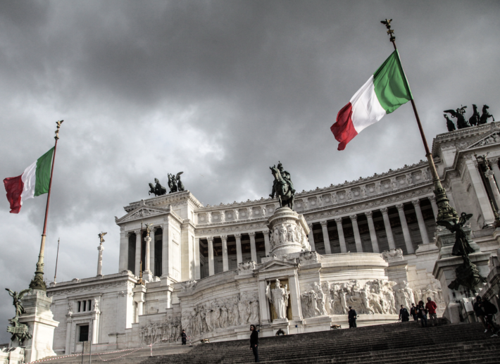 Oggi 4 novembre è il Giorno dell'Unità Nazionale e la Giornata delle Forze Armate. Il presidente Mattarella dall’Altare della Patria ricorda che le forze armate hanno consentito all'Italia di diventare uno stato libero e parla della Pace, valore da preservare.